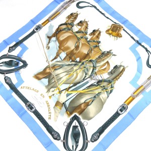 エルメス HERMES スカーフ レディース 美品 カレ90 白×ライトブルー×マルチ ATTELAGE EN ARBALETE【中古】20230920