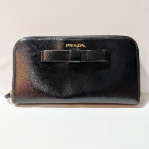 プラダ PRADA 長財布 レディース - 黒 リボン エナメル（レザー）【中古】20240220