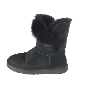 アグ UGG ショートブーツ JAPAN 240 レディース ベイリーボタン 5803 黒 ムートン【中古】20240305