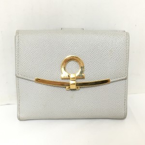 サルバトーレフェラガモ SalvatoreFerragamo 2つ折り財布 レディース ガンチーノクリップ 22C877 ライトグレー レザー【中古】20240309