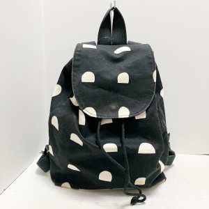 マリメッコ marimekko リュックサック レディース - 黒×白 ドット柄 キャンバス【中古】20240501