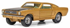 CORGI 【再生産】1/46 フォード マスタング ファストバック クーペ（ゴールド/ブラック）【CGRT32001】ミニカー  返品種別B