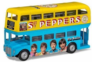 CORGI 【再生産】1/64 ザ・ビートルズ ロンドンバス ’Sgt. Pepper’s Lonely Hearts Club Band’【CGCC82339】ミニカー  返品種別B