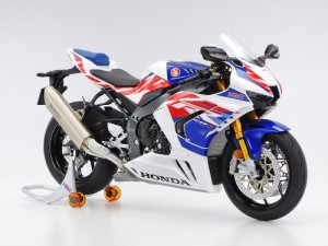 タミヤ 1/12 Honda CBR1000RR-R FIREBLADE SP 30th Anniversary【特別企画】【14141】プラモデル  返品種別B