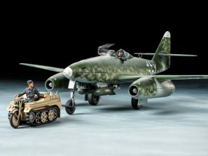 タミヤ 1/48 メッサーシュミットMe262 A-2a ケッテンクラート牽引セット【スケール限定】【25215】プラモデル  返品種別B