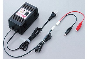 DAYTONA   バイク用維持（微弱）充電器 12Vオートバイ用バッテリー用（維持回復充電器＋ワニ口タイプ） 68586