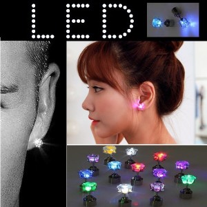 再入荷 メール便送料無料 2way Ledピアス 1組 発光ピアス男女兼用ライブやイベントに ｌｅｄ ラインストーン パーティ の通販はau Wowma ワウマ ウィッグ通販ピンキー リファイン 商品ロットナンバー