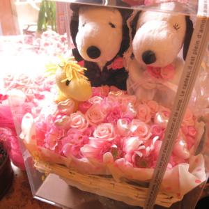 結婚祝い スヌーピー フラワーギフト スヌーピー ウェディングドール プリザーブドフラワー入り フラワーギフト ケース付き の通販はau Pay マーケット フラワーガーデンリーブス 商品ロットナンバー