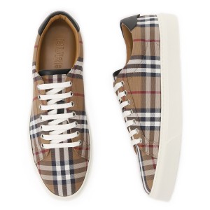 burberry スニーカーの通販|au PAY マーケット