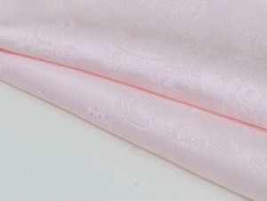 ◆日本製◆ポケットチーフ◇ペイズリー　シルク100％◇ジャガード織◇薄ピンク　メール便可