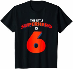 キッズ このリトルスーパーヒーローは6歳のヒーロー、6歳の誕生日です Tシャツ