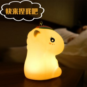 寝室のベッドサイドのためのUSB充電漫画形状LEDテーブルランプナイトライト