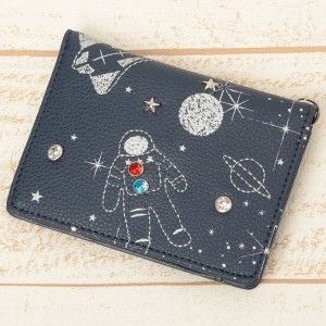 パスケース 定期入れ ファッション小物 レディースファッション スペース 刺繍 宇宙デザイン おしゃれ プリント スタッズ 異素材MIX 惑星