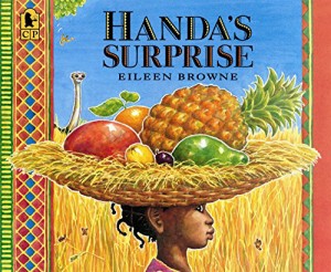 海外製絵本 知育 英語 Handa's Surprise Big Book: Read and Share
