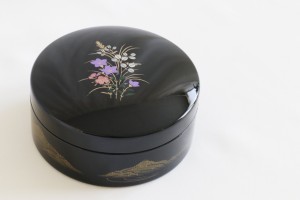 やまこう 高級佛具 桔梗 ■ 香合【切立形】 ■ お香付きセット ■ サイズ 約 (cm) 高さ3.8cm 径7.5cm ■ お盆 お彼岸 お墓参り