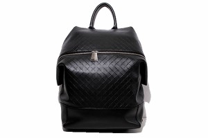 【中古】BOTTEGA VENETA ボッテガヴェネタ イントレチャート レザー バックパック BLACK ブラック 622811 /● メンズ