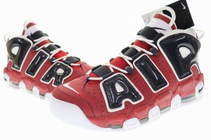 【中古】未使用品 ナイキ NIKE AIR MORE UPTEMPO '96 BLACK AND VARSITY RED 2021 27.5cm 921948-600 240301