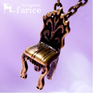椅子(チェアー)モチーフ 百合の花(リリーフラワー)レリーフ装飾バックレスト(背もたれ) レディース ペンダント ネックレス