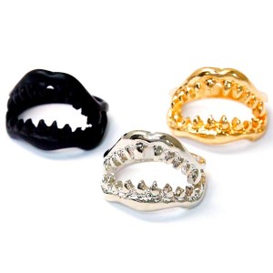 シャーク サメ 歯 アゴ 骨 ボーン シンプル メンズ レディース ピンキー リング 指輪 ( 金 / 銀 / 黒 )