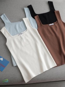 女性ベーシック白ニットTシャツ セクシーノースリーブ服 ヴィンテージカジュアルショートトップ U-NECK