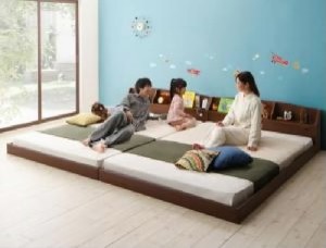 クイーンサイズベッド 茶 連結ベッド 国産 日本製 ポケットコイルマットレス付き セット 親子で寝られる整理 収納 棚・ライト 照明付き 