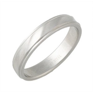 【ステンレス製指輪】カットラインリング シルバーカラー【5号】 華やかなデザインのステンレス指輪 高品質で長く愛用できる 幅広いスタ