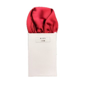 トラッド 日本製 国産 形態安定ポケットチーフ 無地サテン織り×レッド 赤 素材の魅力を極める 日本の伝統を纏う、進化したポケットチー
