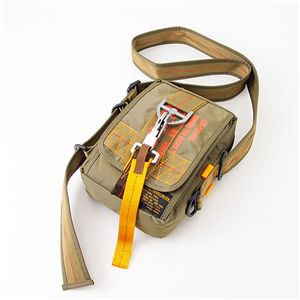 パラショルダーポーチ バッグ オリーブ アウトドアの必需品 トレッキングに最適なミリタリーグッズ タフなミリタリーウェアでアクティブ