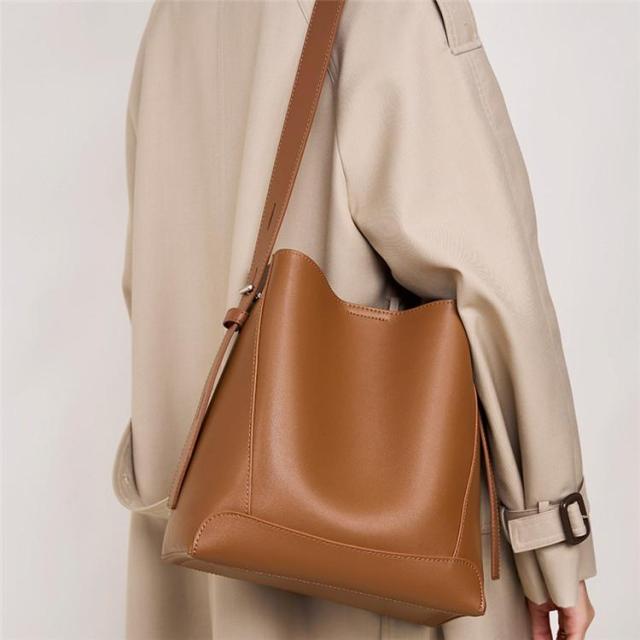 本革　トートバッグ　レディース　レザーバッグ　ショルダーバッグ 革バッグ　かばん　通勤 通学　大人　20代30代40代50代