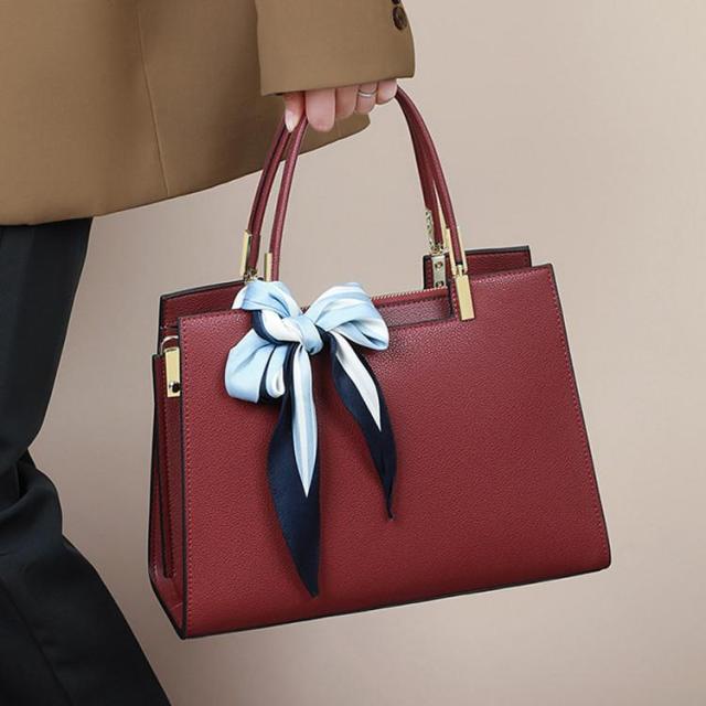 本革　トートバッグ　レディース　レザーバッグ　ショルダーバッグ 革バッグ　かばん　通勤 通学　大人　20代30代40代50代