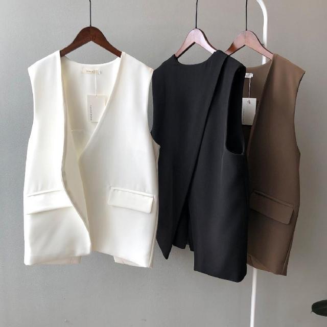 ベスト 前開き ジレベスト レディース トップス 春夏 ノースリーブ チョッキ 袖なしジャケット フォーマル スーツベスト 羽織り スリット 無地 OL通勤キャリアの通販は 5,360円