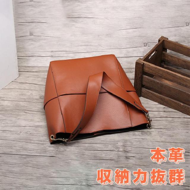 本革 ショルダーバッグ レディース シンプル かわいい ブランド 斜めがけ 20代 40代 黒 小さめ 50代 皮 大きめ 軽い レザー おしゃれ 30代