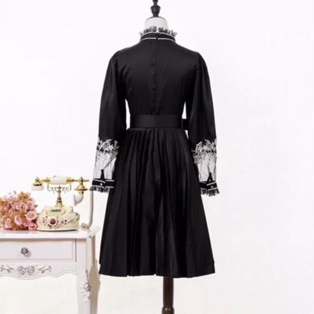黒ワンピース ベルト付き 花柄 刺繍 大人きれいめ パーティードレス 黒ワンピース ベルト付き 花柄 刺繍 大人きれいめ パーティードレスの