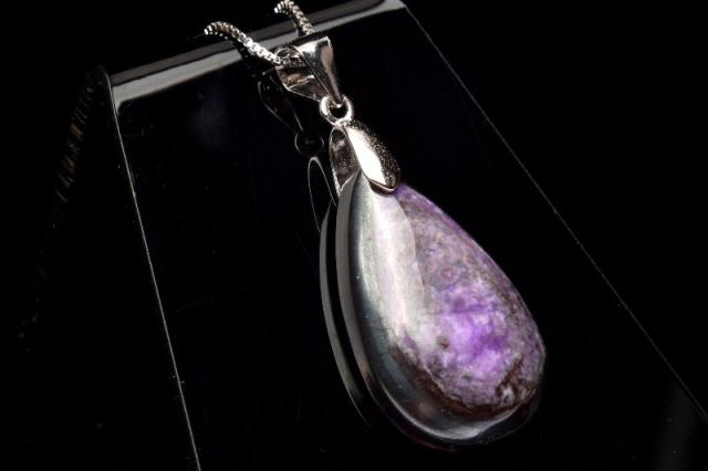 【１点物】シルバー925◇高発色 スギライト(杉石)　23x14mm　ドロップ ペンダントトップ 厄除け【ネコポス送料無料】_PB8466の通販は