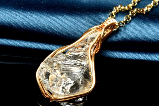 【１点物】希少虹入り◇コロンビア産 レムリアンシードクリスタル　29x18mm　原石 ペンダントネックレス 【ネコポス送料無料】_PC9842