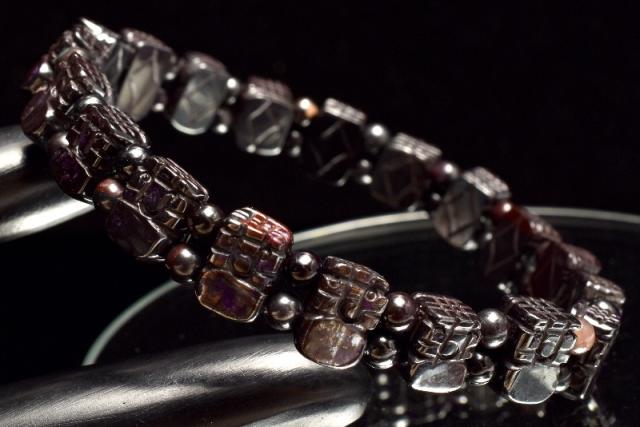【１点物】ブラックアイアン スギライト(杉石)　6x9-10mm　貔貅彫刻 バングル 厄除け【ネコポス送料無料】_MC8679