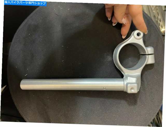 ハンドル 1996-1999ハンドルバー56111-33e00の右クリップ 1996-1999 SUZUKI GSXR750 RIGHT CLIP ON HANDLEBAR 56111-33E00の通販は