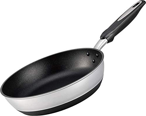 北陸アルミ フライパン 26cm アルミ IH対応 日本製 全面均一加熱 時短フライパン 丈夫 frying pan made in japan アルミ鋳物製 キャスト 熱変形に強い 木柄 木ハンドル 金属ヘラ使用 累計販売数100万枚