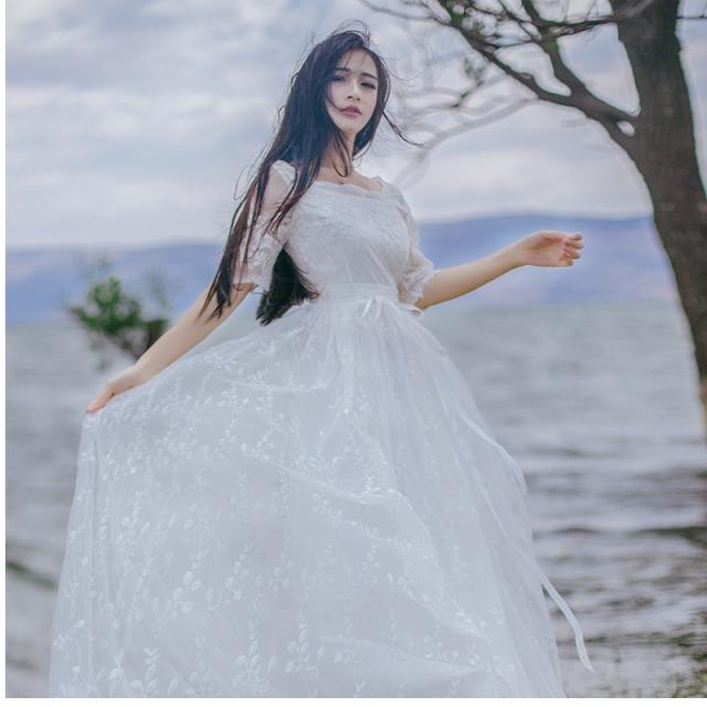 フレアマキシワンピース 春 夏 大幅のフラワー刺繍が美しい 夏ワンピース Vネックマキシワンピース 白 刺繍ワンピース マキシワンピースの通販はau Pay マーケット ベースキャンプ