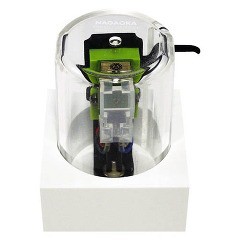 AKG N5005 ワイヤレスイヤホン フォームパッド付き左側 AKG N5005 ワイヤレスイヤホン フォームパッド付き左側