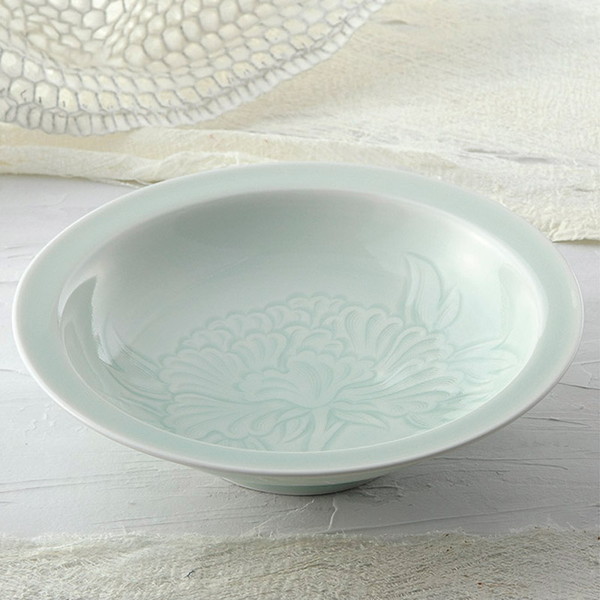 009-312M 有田焼〈日展作家山口正右衛門作〉 青白磁牡丹絵 飾鉢(木箱入