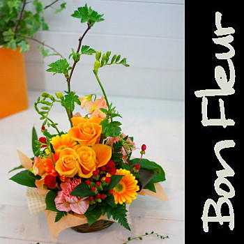 還暦 ハロウィン 誕生日 結婚記念日 ９０ おまかせ 黄色オレンジ系フラワーアレンジメント 花ギフト還暦祝い 誕の通販はau Pay マーケット フラワーギフト屋