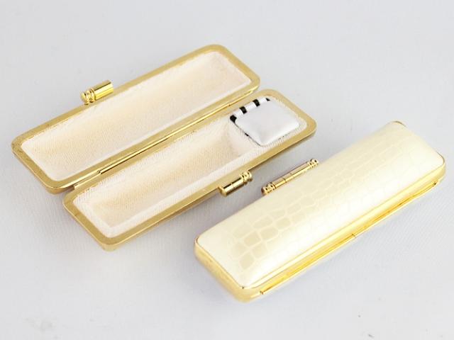 【送料無料】 印鑑ケース クリスタルクロコ金枠(ホワイト) 18.0mm用個人印鑑 ハンコ いんかん 就職祝い 印鑑セット 送料無料 会社 ギの通販は
