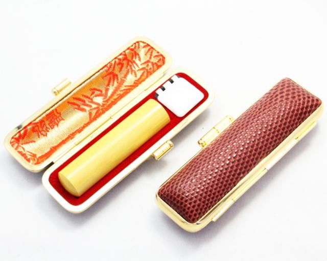 【送料無料】  印鑑・はんこ/上柘印鑑 本トカゲ革印鑑ケース（金枠）付 【18.0mm】実印|銀行印|認印|個人印鑑|ハンコ|就職祝い|祝い|ギフ 4,488円