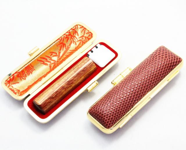 【送料無料】  印鑑・はんこ/彩樺印鑑 本トカゲ革印鑑ケース（金枠）付 【16.5mm】実印|銀行印|認印|個人印鑑|ハンコ|就職祝い|祝い|ギフの通販は 5,829円