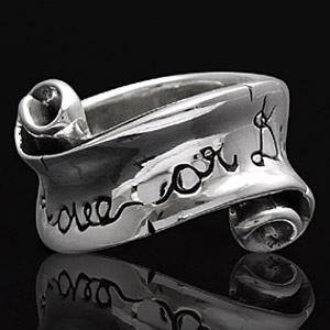 シルバーアクセサリー シルバーリング 指輪 メンズ リング 旗 リボン r0460の通販は 6,863円