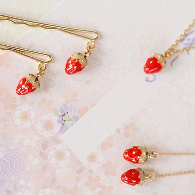 送料無料可愛い イチゴモチーフ ヘアピン ネックレス ピアス ノーホールピアス アクセサリーの通販はau Pay マーケット 新勢