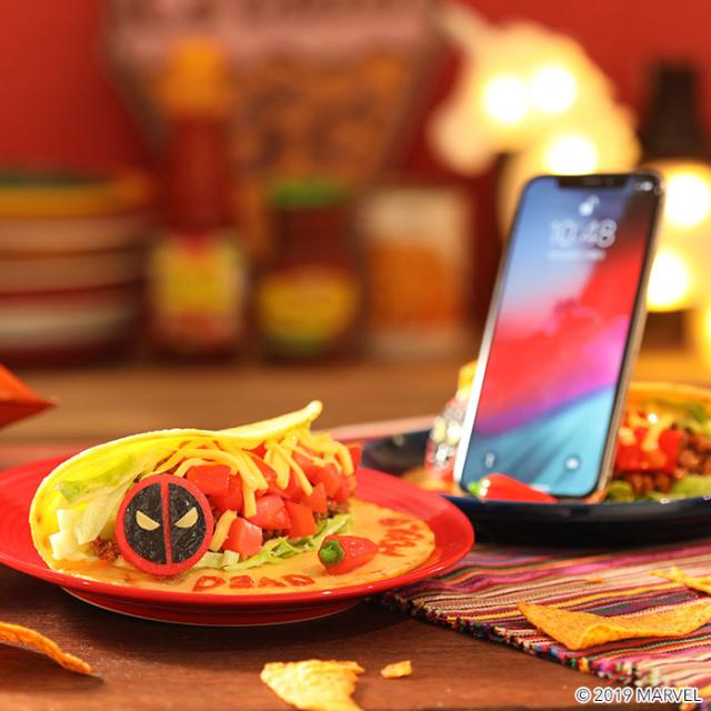 食品サンプル スマホスタンド Marvel マーベル デッドプール タコス アクセサリー タコスライス アメコミ 送料無料 の通販はau Pay マーケット Hamee ハミィ