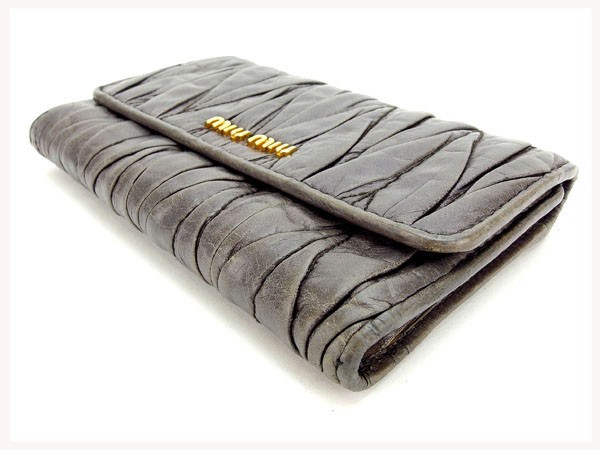 miu マテラッセ 三つ折り財布