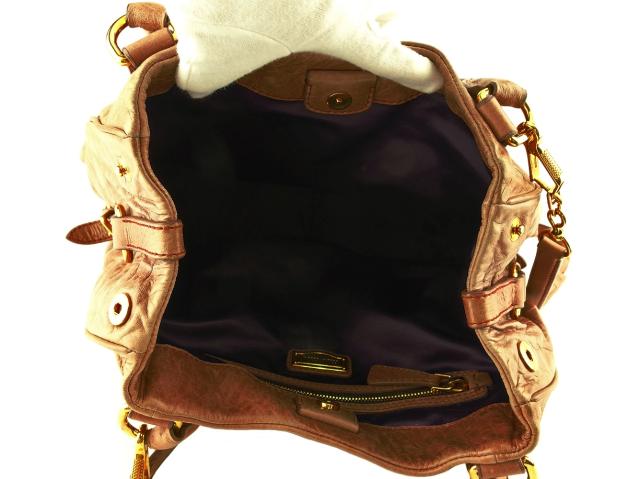 ミュウミュウ 2WAY ショルダーバッグ ハンドバッグ バッグ カデナチャーム付き ギャザー入り レディース 中古の通販は ミュウミュウ 2WAY ショルダーバッグ ハンドバッグ バッグ カデナチャーム付き ギャザー入り レディース 中古の通販は